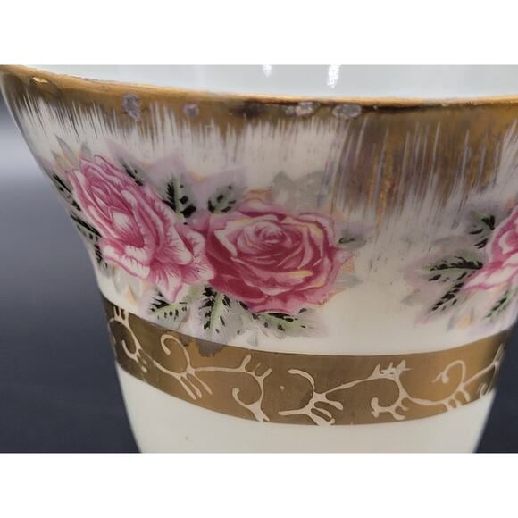 Tea Cup Porcelain Japan Roses Gold Gilt Three Footed Pink Green Floral 50s - Picture 5 of 10